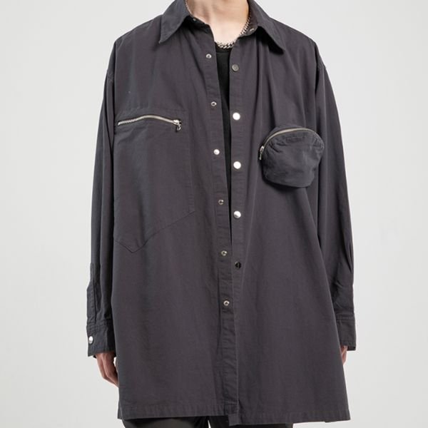 【JCAESAR STUDIO】アシンメトリーデザイン胸ポケット付きオーバーサイズシャツ WMD46008 - WAMODA