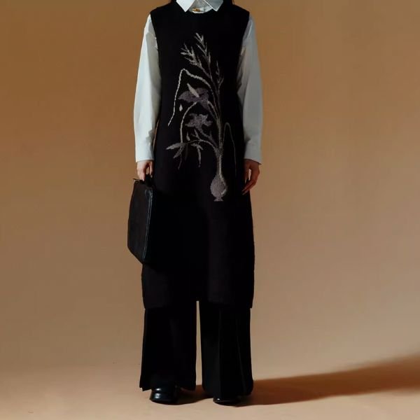 【LOUMUTAKU】フラワー刺繍ノースリーブミディアム丈ニットワンピース WMD72007 - WAMODA