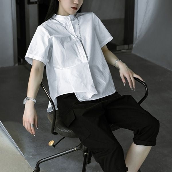 【SIMPLE BLACK】アシンメトリースタンドカラー半袖シャツ WMD26011 - WAMODA