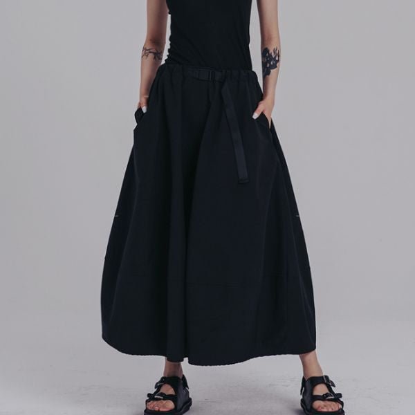【SIMPLE BLACK】アジャスターベルト付きバルーンスカート WMD26041 - WAMODA