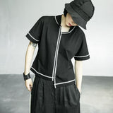【SIMPLE BLACK】ホワイトラインデザイン襟付きアシンメトリーヘム半袖Tシャツ WMD26006 - WAMODA