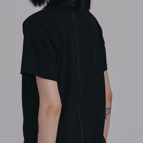 【SIMPLE BLACK】アシンメトリーステッチ半袖Tシャツ WMD26032 - WAMODA